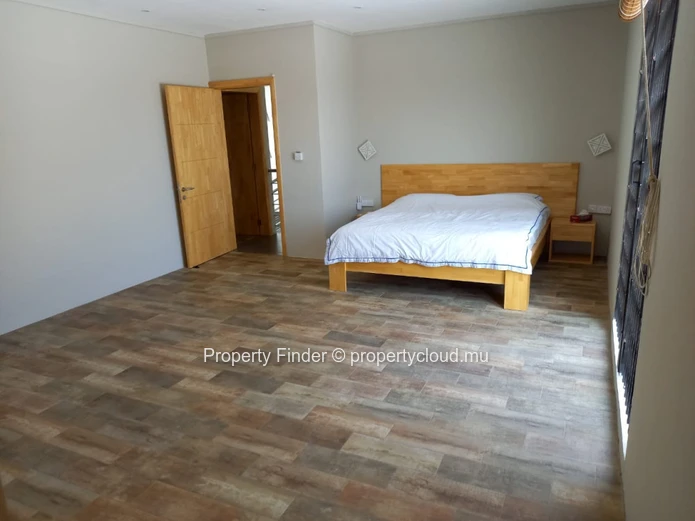 Maison moderne de 5 chambres à vendre
