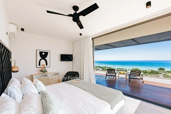Prestigious West Coast Penthouse with Breath-taking 180° Sea Views