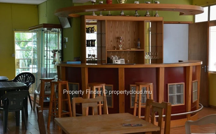 Villa de Prestige avec Suites Airbnb, Courts de Squash & Vue sur Mer – À vendre – Tamarin