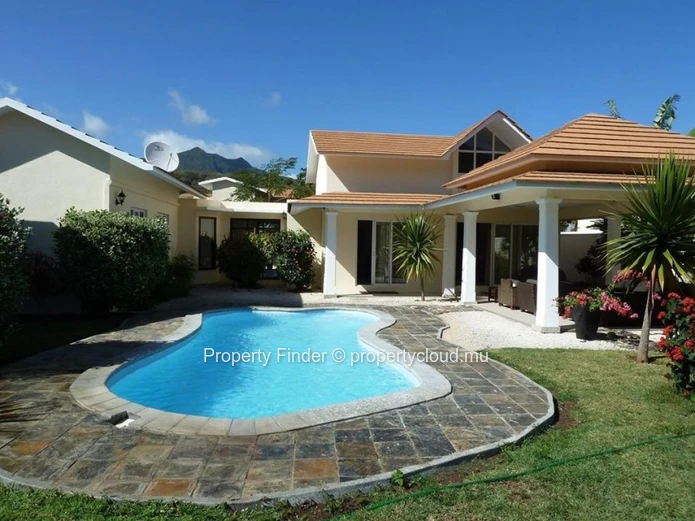 Well designed family home in Black River