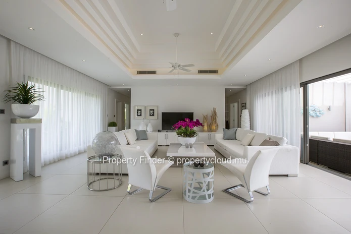 Luxurious 4-Bedroom Villa with Stunning Golf Course Views
